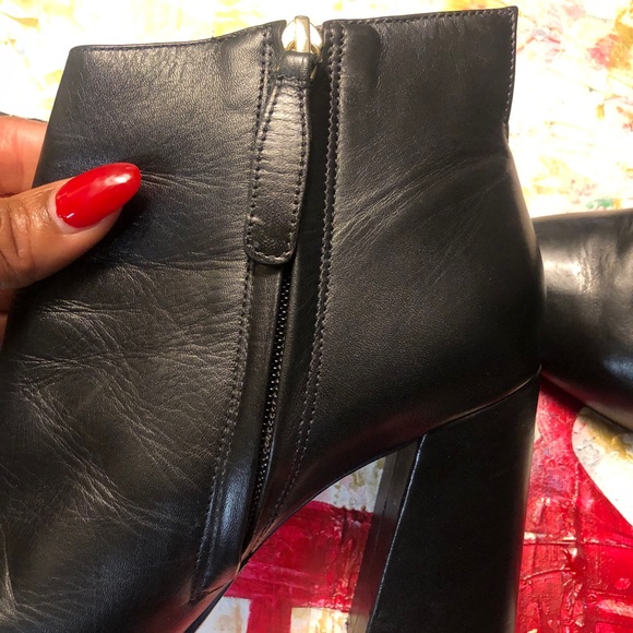 VC/John Camuto Black Leather Block Heel Booties / Size 10 - Picture 9 of 12
